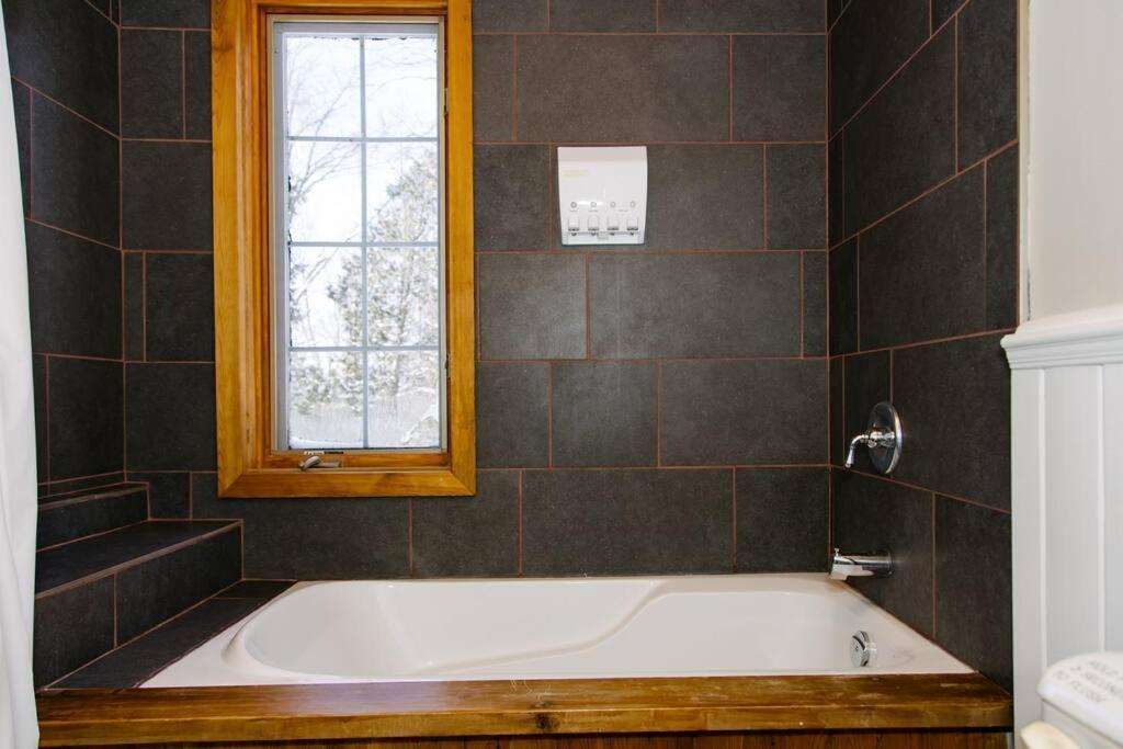 Dingle Run Lodge At Sir Sam'S Haliburton Zewnętrze zdjęcie